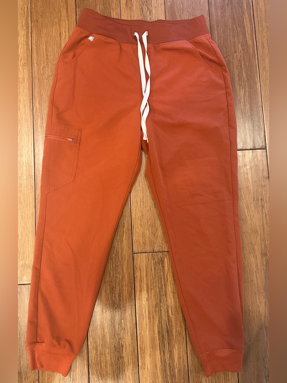 Figs Women's Zamora High Waisted Auburn Scrub Pant - Size Medium